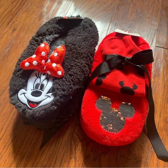 Minnie Mouse Slippers & Sock Gift Set NWT Christmas - Picture 2 of 13